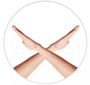 学生代表,何厝边防派出所代表等,以专用手势(如上图)进行反诈口号宣誓